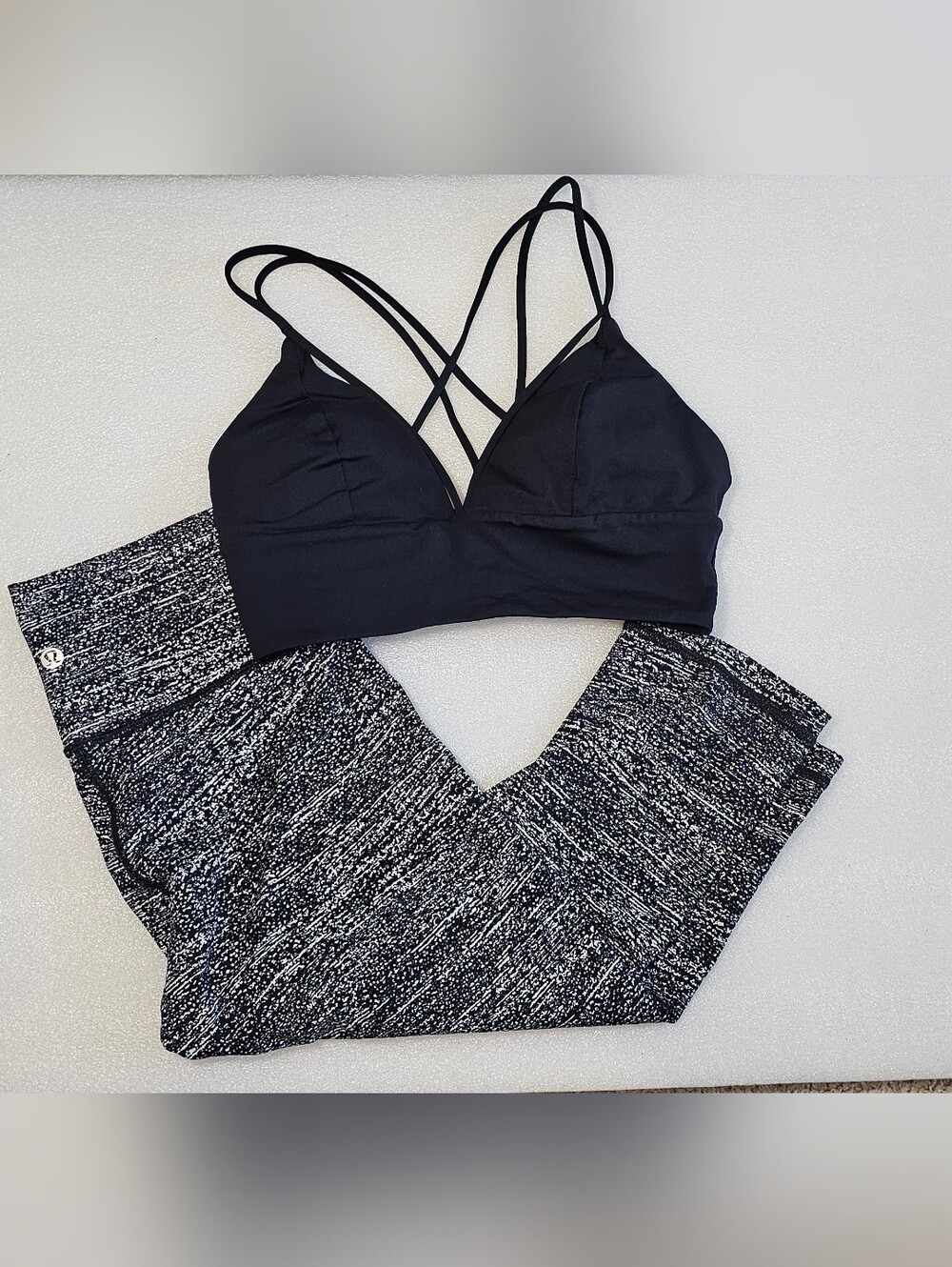 LULULEMON Set: Wunder Under HR 1/2 Tight 17" & Free To Be Zen Bra Both Size 6